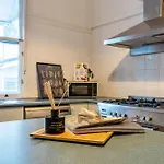 The Hunt House - Heritage Charm, Prime Location