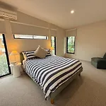 Stunning & Central 3Bed New Farm Oasis