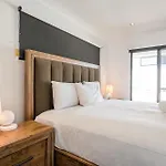 East Village Collective Poolside Urban Ease 15 Min To Airport