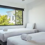 East Village Collective Poolside Urban Ease 15 Min To Airport Apartment *