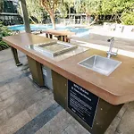 Twin Retreat With Views @ One Apartment Brisbane