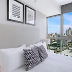 Mosaic Vista - Skyline Views Above Fashion Precinct *