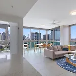 Mosaic Vista - Skyline Views Above Fashion Precinct Apartment