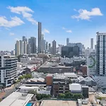 Mosaic Vista - Skyline Views Above Fashion Precinct Apartment *