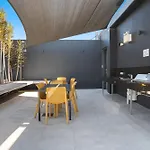 Chic West End Apartment Steps To Cafes & River