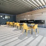 Chic West End Apartment Steps To Cafes & River