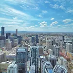 Panoramic 3-Bedroom Skyscape With Free Parking