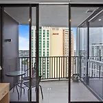 Cosy 1-Bed With River Views Pool Gym & Bbq