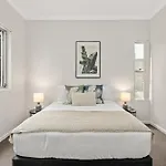 Central Cosy 2-Bed With Pool And Near Qut & Cbd