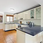 Charming 2-bed With Views Apartment *