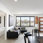 Sophisticated 2-bed With Alfresco Dining *