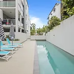 Central Cosy 2-Bed With Pool And Near Qut & Cbd
