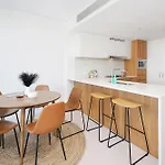 Panoramic 3-bedroom Skyscape With Free Parking *