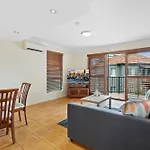 Charming 2-bed With Views Apartment *