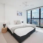 Panoramic 3-bedroom Skyscape With Free Parking Apartment