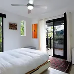 Sophisticated 2-bed With Alfresco Dining Apartment