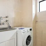 Charming 2-bed With Views Apartment *