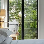 Apartment Sophisticated 2-bed With Alfresco Dining *