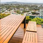 Impeccable 2-Bed With Pool & Outdoor Dining