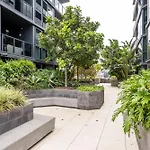 Impeccable 2-Bed With Pool & Outdoor Dining