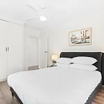 Elegant 2-Bed With Balcony By Parks And Amenities