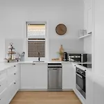 Family-Friendly 3-Bed Apartment In New Farm