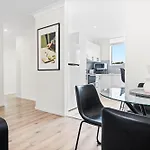 Elegant 2-Bed With Balcony By Parks And Amenities