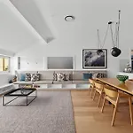 Family-Friendly 3-Bed Apartment In New Farm