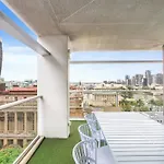 2-bed Pad With Pool & Gym Apartment Brisbane