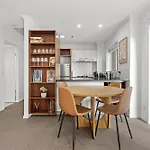 Prime With Pool, Gym And Parking Apartment Brisbane