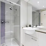 2-bed Pad With Pool & Gym * Brisbane