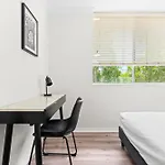 Elegant 2-Bed With Balcony By Parks And Amenities