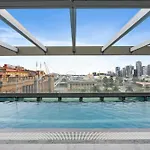 Apartment 2-bed Pad With Pool & Gym Brisbane