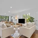 Holiday home Retreat With Parking Close To Greenslopes Hospital Brisbane