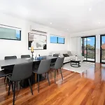 Holiday home Urban Luxe Retreat 3-level Stylish Near Cbd Brisbane