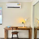 Steps From Sunnybank Hills Shopping Spacious Home