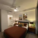 Urban Retreat - Shared With Queen Bed And Private Ensuite *