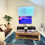 Steps From Sunnybank Hills Shopping Spacious Holiday home *
