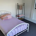 Sunnybank Hills Home - Near Shopping & Dining