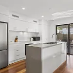 Retreat With Parking Close To Greenslopes Hospital * Brisbane