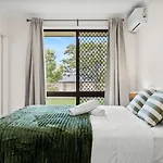 Cozy Little Charm Unit In Eight Miles Plain Holiday home *