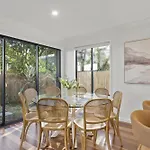 Retreat With Parking Close To Greenslopes Hospital Holiday home