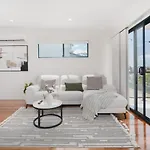 Urban Luxe Retreat 3-Level Stylish Home Near Cbd