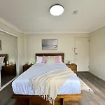 Steps From Sunnybank Hills Shopping Spacious