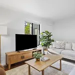 Retreat With Parking Close To Greenslopes Hospital Holiday home Brisbane