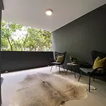 Homestay Urban Retreat - Shared With Queen Bed And Private Ensuite
