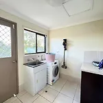 Steps From Sunnybank Hills Shopping Spacious * Brisbane