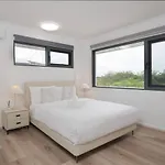 Spacious 4br Family Near Garden