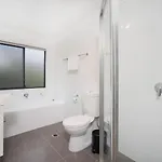 Urban Luxe Retreat 3-level Stylish Near Cbd Holiday home Brisbane