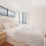 Urban Luxe Retreat 3-Level Stylish Home Near Cbd